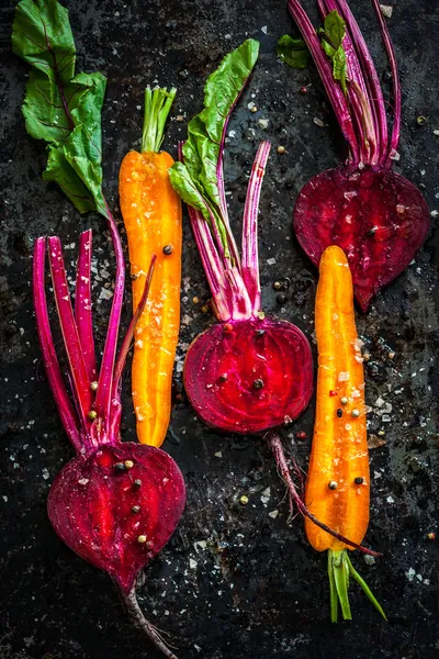 胡萝卜和甜菜根 — 图库照片