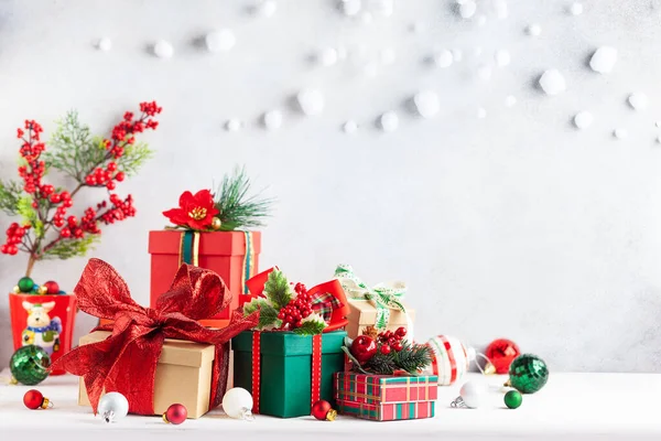 Caixas Presente Natal Ano Novo Enfeites Natal Mesa Madeira Decorações — Fotografia de Stock