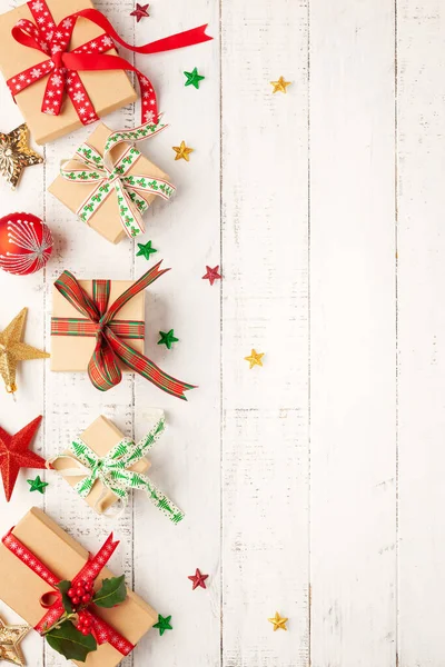 Fondo Navidad Con Cajas Regalo Decoraciones Navideñas Sobre Fondo Madera — Foto de Stock