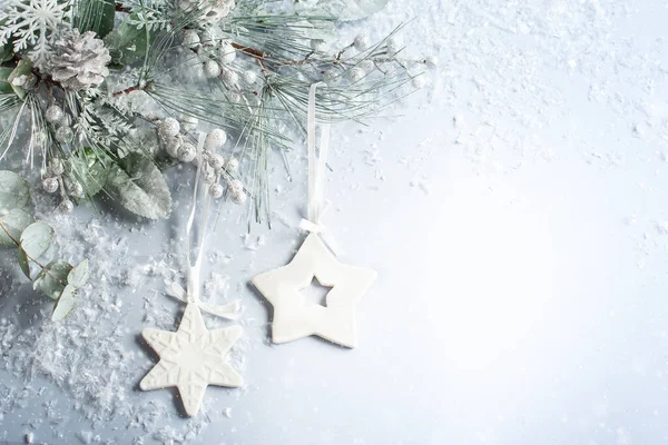 Navidad Año Nuevo Concepto Vacaciones Con Ramas Abeto Nevado Cono —  Fotos de Stock