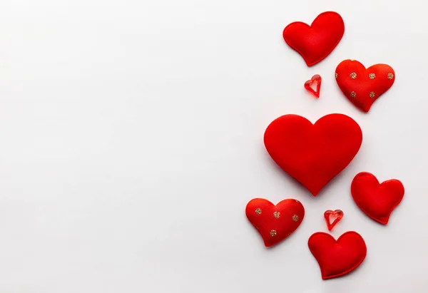 Alla Hjärtans Dag Koncept Med Röda Hjärtan Platt Läggning Kopieringsutrymme — Stockfoto