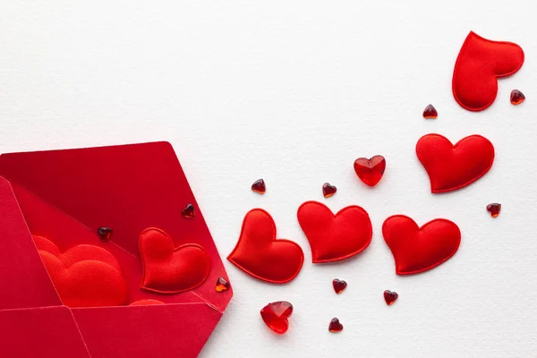 情人节的概念与红包和各种红心 复制空间 — 图库照片
