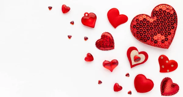 Alla Hjärtans Dag Koncept Med Röda Hjärtan Platt Läggning Kopieringsutrymme — Stockfoto