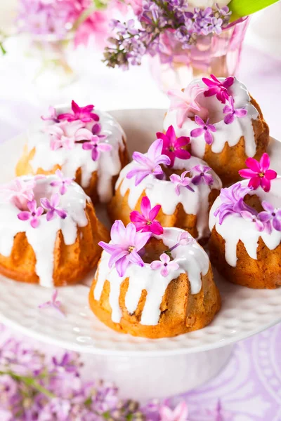 Mini Torte Frutta Pasqua Con Decorazioni Floreali — Foto Stock