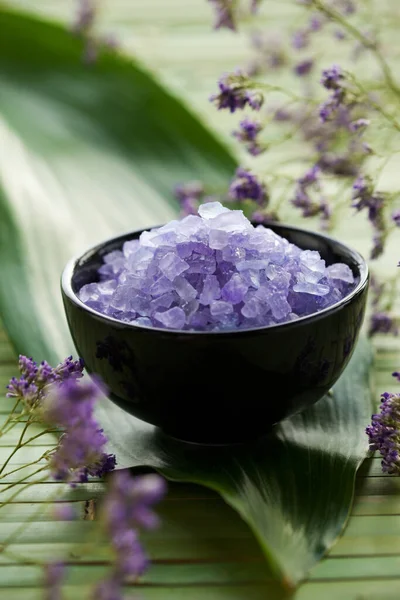 Lavender Spa Salt Dalam Mangkuk — Stok Foto