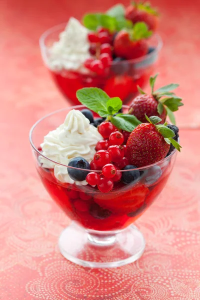 Beeren Gelee Mit Sahne Und Frischen Früchten Glas — Stockfoto