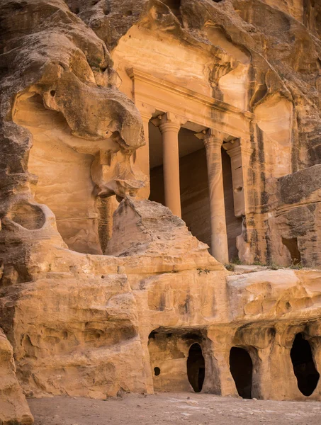 Tesoro en la pequeña ciudad de Petra, Jordania —  Fotos de Stock