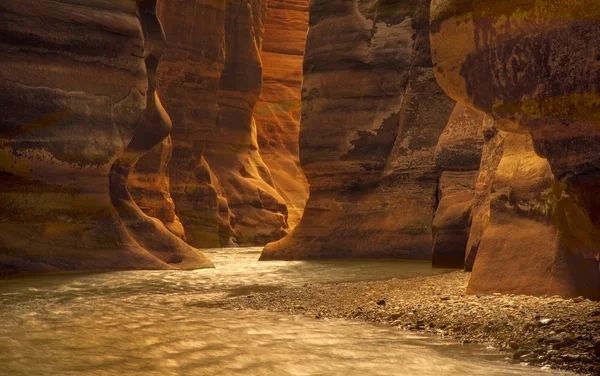 Kanion rzeki w wadi mujib, jordan — Zdjęcie stockowe