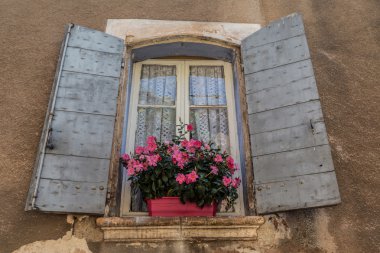 Provence eski penceresi