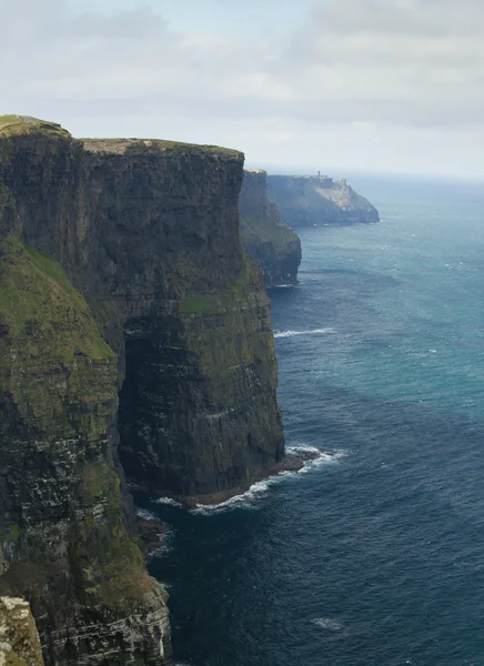 爱尔兰在垂直位置的峭壁 — 图库照片