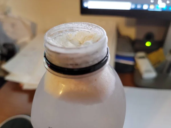 Plastic water bottle with white protein power substance — Stockfoto