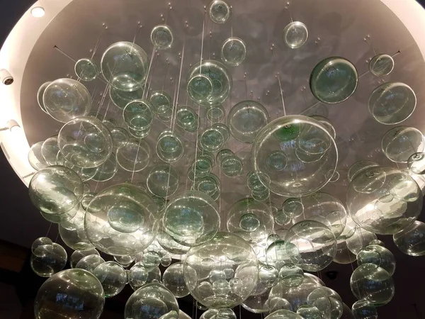 Tavanda asılı küresel cam avize ışığı