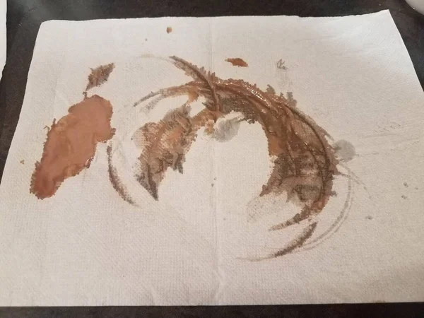 Chocolate spill mess on brown napkin on table — Fotografia de Stock