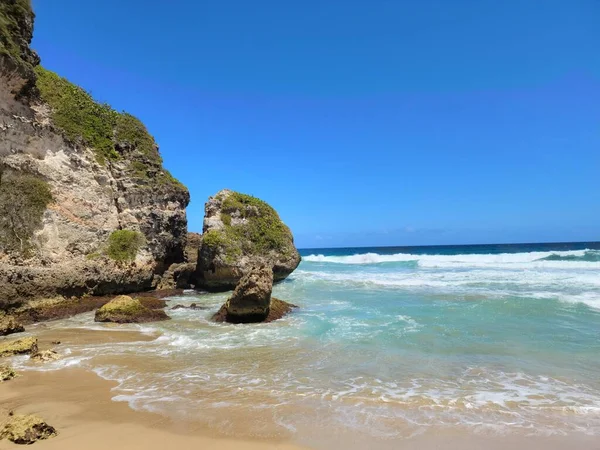 Sziklák, strand és óceán közel a Guajataca alagút Puerto Rico — Stock Fotó