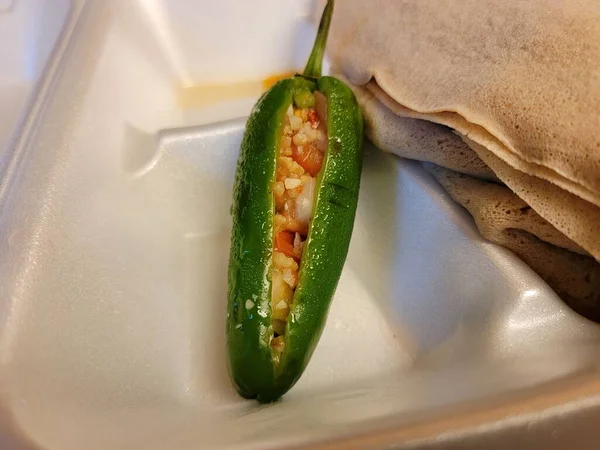 Chile Jalapeño Relleno Picante Etíope Con Cebolla Pan Injera — Foto de Stock