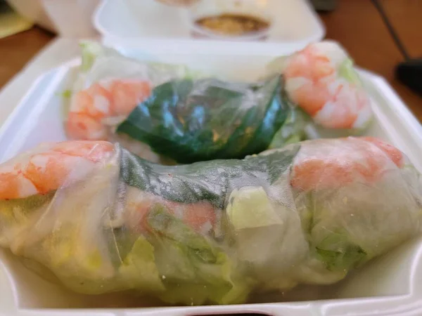 Healthy Vietnamese Salad Rolls Shrimp Lettuce Basil — Stock Photo, Image