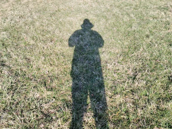 Schwarzer Schatten Einer Person Gras Oder Rasen Oder Hof — Stockfoto