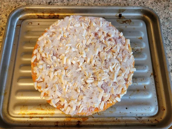 Frozen Small Circular Cheese Pizza Ice Metal Tray — Stockfoto