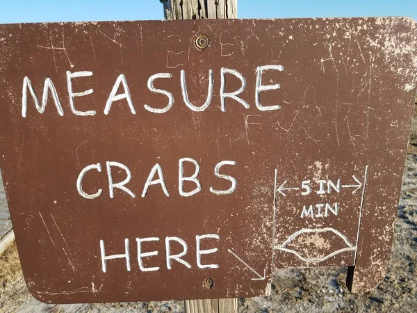 Measure Crabs Here Sign Five Inches Minimum Crab — Stock Photo, Image