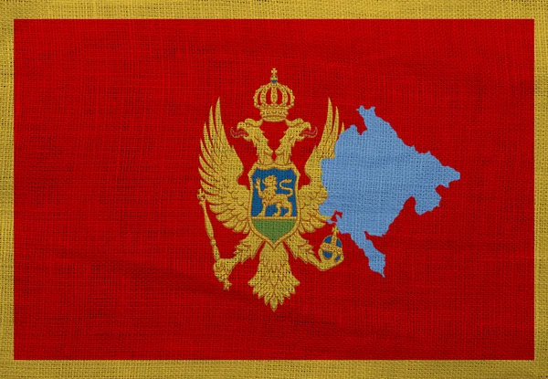 Bandera y mapa de Montenegro en un saco — Foto de Stock