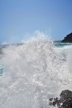 Dalgalar breaking
