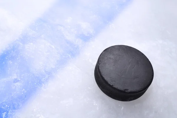 El disco de hockey sobre hielo Imágenes de stock libres de derechos