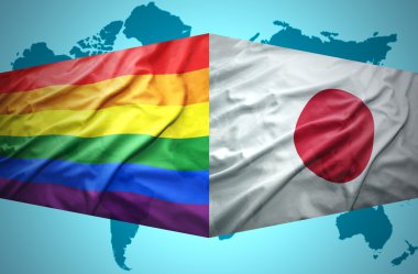 Japon ve gay bayraklar sallayarak