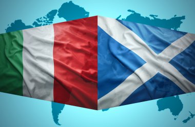 İskoç ve İtalyan bayraklar sallayarak