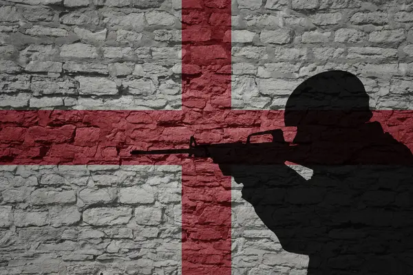 Voják Silueta Staré Cihlové Zdi Vlajkou Anglie Vojenská Síla — Stock fotografie