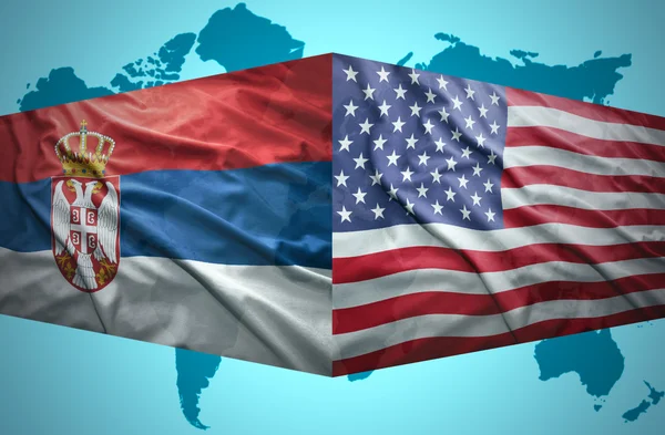 Macha serbski i amerykańskiej flagi — Zdjęcie stockowe