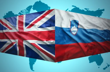sallanan Slovence ve İngiliz bayrakları흔들며 슬로베니아어 및 영국의 깃발