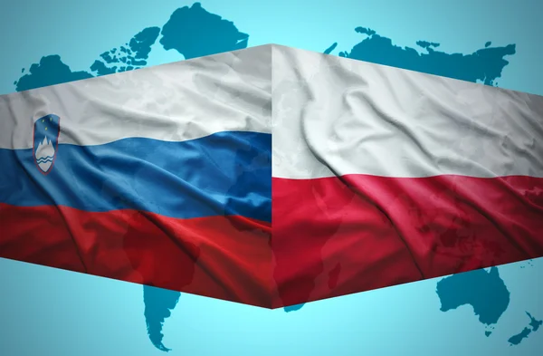 Sventolando bandiere slovene e polacche — Foto Stock