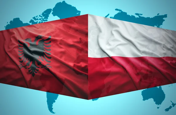 Размахивание албанскими и польскими флагами — стоковое фото