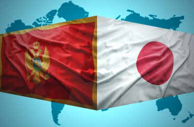 sallanan Karadağ ve Japon bayrakları