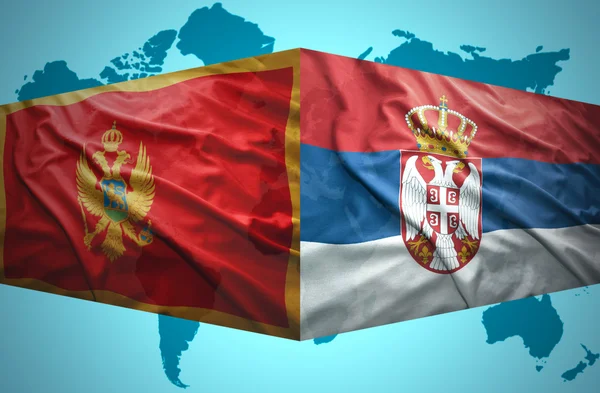 Ondeando banderas de Montenegro y Serbia — Foto de Stock