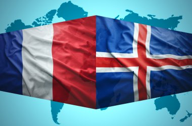 İzlanda ve Fransız bayrakları sallayarak