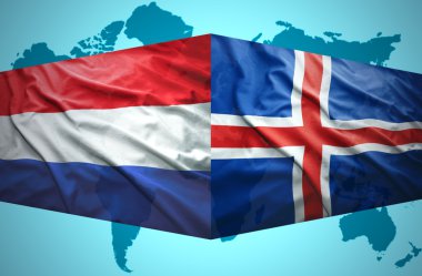 İzlanda ve Hollandalı bayraklar sallayarak