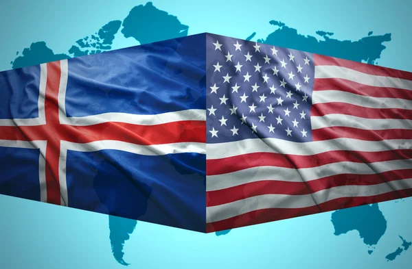 Sventolando bandiere islandesi e americane — Foto Stock