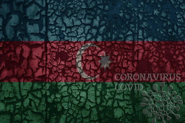 Flaga Azerbaijan Starej Zabytkowej Metalowej Zardzewiałej Ściany Tekstem Koronawirusa Covid — Zdjęcie stockowe