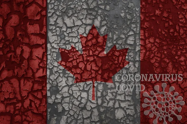 Flaga Kanady Starej Metalowej Zardzewiałej Zardzewiałej Ścianie Tekstowym Koronawirusem Covid — Zdjęcie stockowe