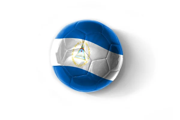 Beyaz Arka Planda Renkli Ulusal Nikaragua Bayrağı Olan Gerçekçi Futbol — Stok fotoğraf