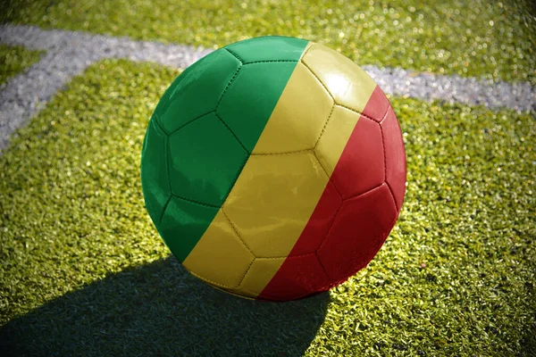 Bola Futebol Com Bandeira Nacional República Congo Encontra Campo Verde — Fotografia de Stock