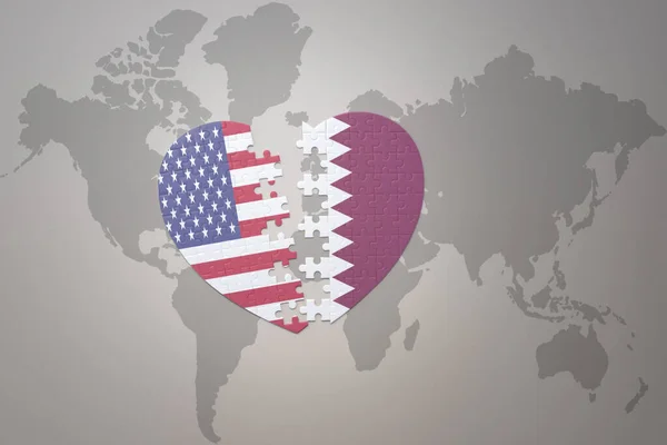Kirakós Szív Amerikai Egyesült Államok Katar Nemzeti Zászlajával Világtérkép Hátterében Jogdíjmentes Stock Fotók