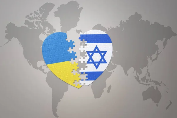 Ukrayna Srail Ulusal Bayrağını Taşıyan Bir Yapboz Kalbi Dünya Haritasının — Stok fotoğraf
