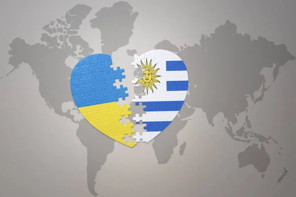 Puzzle Srdce Národní Vlajkou Ukrajinské Uruguay Pozadí Mapy Světa Koncept — Stock fotografie