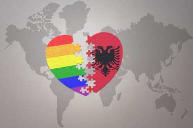 Dünya haritasında gökkuşağı eşcinsellik bayrağı ve albanya olan bir yapboz kalp. Kavram. 3B illüstrasyon