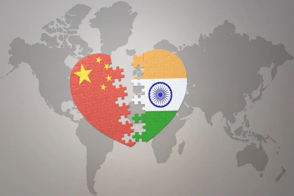 Cuore Puzzle Con Bandiera Nazionale Della Cina India Uno Sfondo — Foto Stock