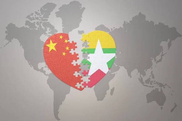 パズルハートは中国とミャンマーの国旗を背景にした世界地図です コンセプト 3Dイラスト — ストック写真