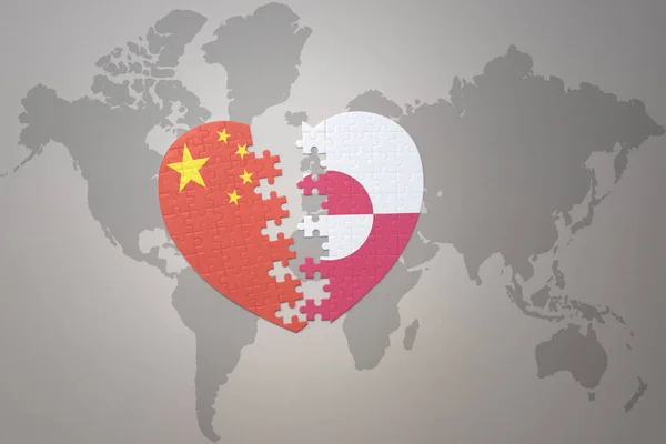 パズルハートで中国とグリーンランドの国旗を背景に世界地図を作りました コンセプト 3Dイラスト — ストック写真
