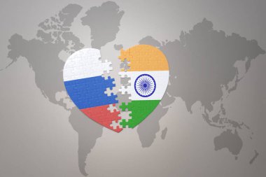 Dünya haritasında Rusya ve Hindistan 'ın ulusal bayrağı olan bir yapboz kalbi. Kavram. 3B illüstrasyon